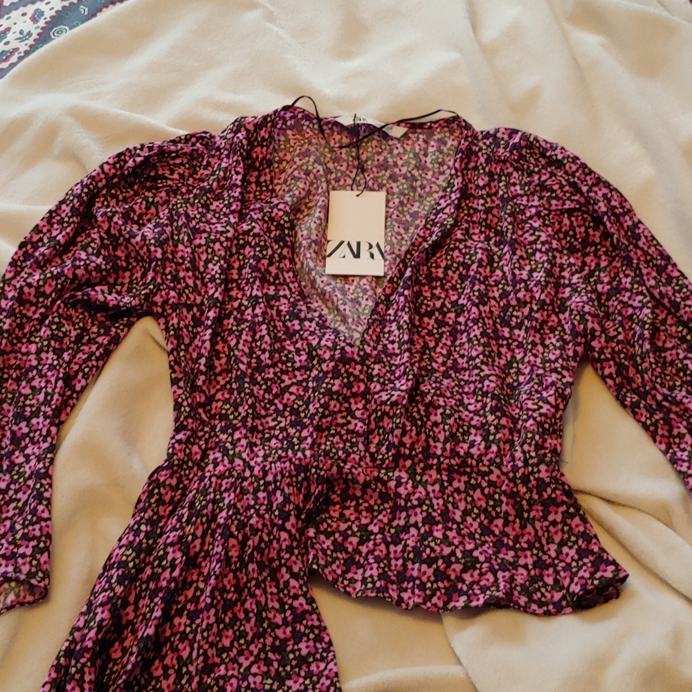 NWT Zara Pink & Black Floral Blouse Size Small - Picture 1 of 3